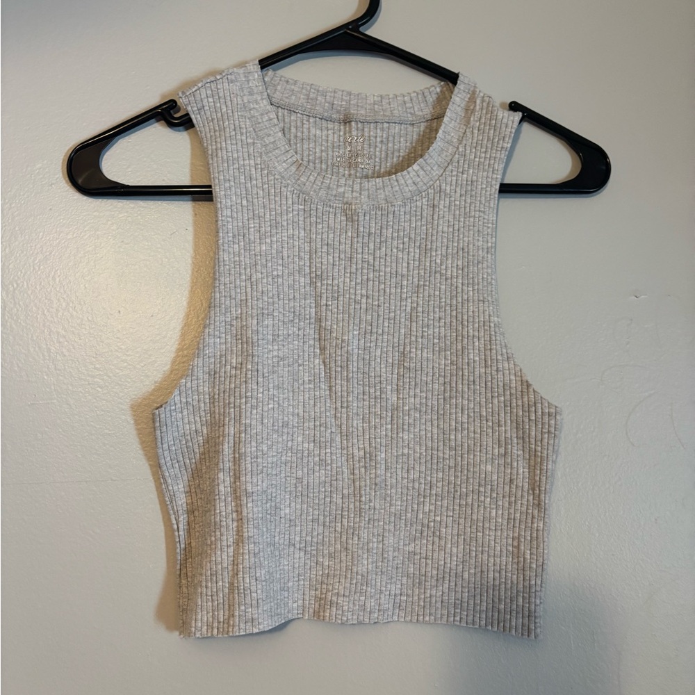 cropped sleeveless tank top